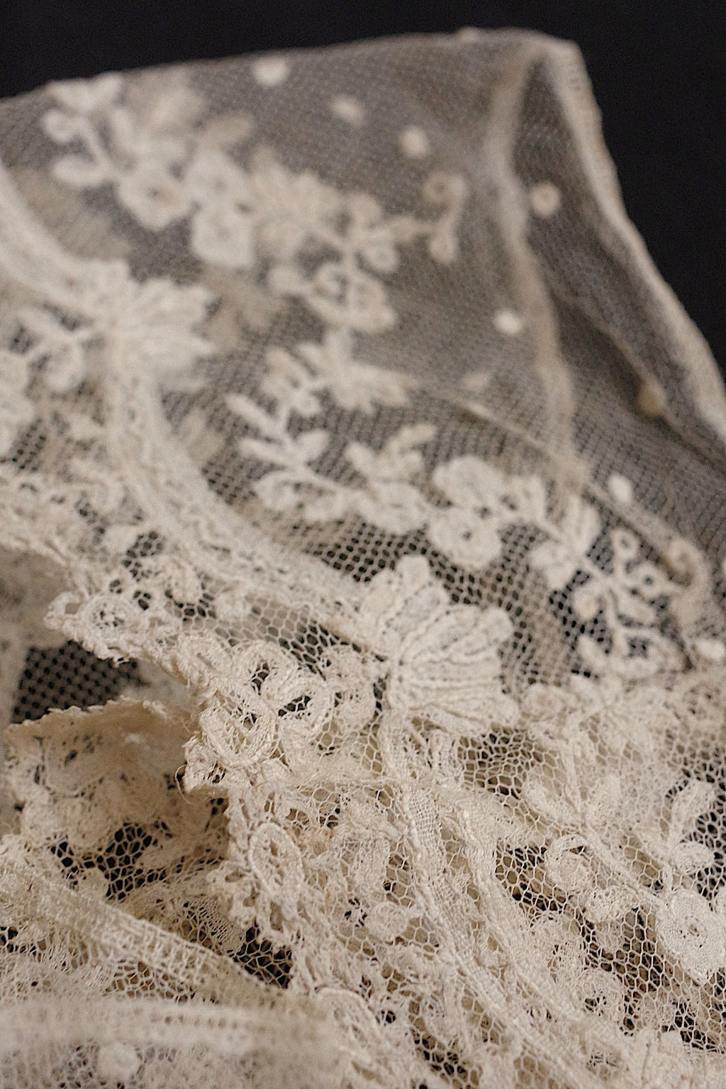 アンティークレース アプリカッションアングレテール/dentelle ancienne/antique lace .FR a l'epoque