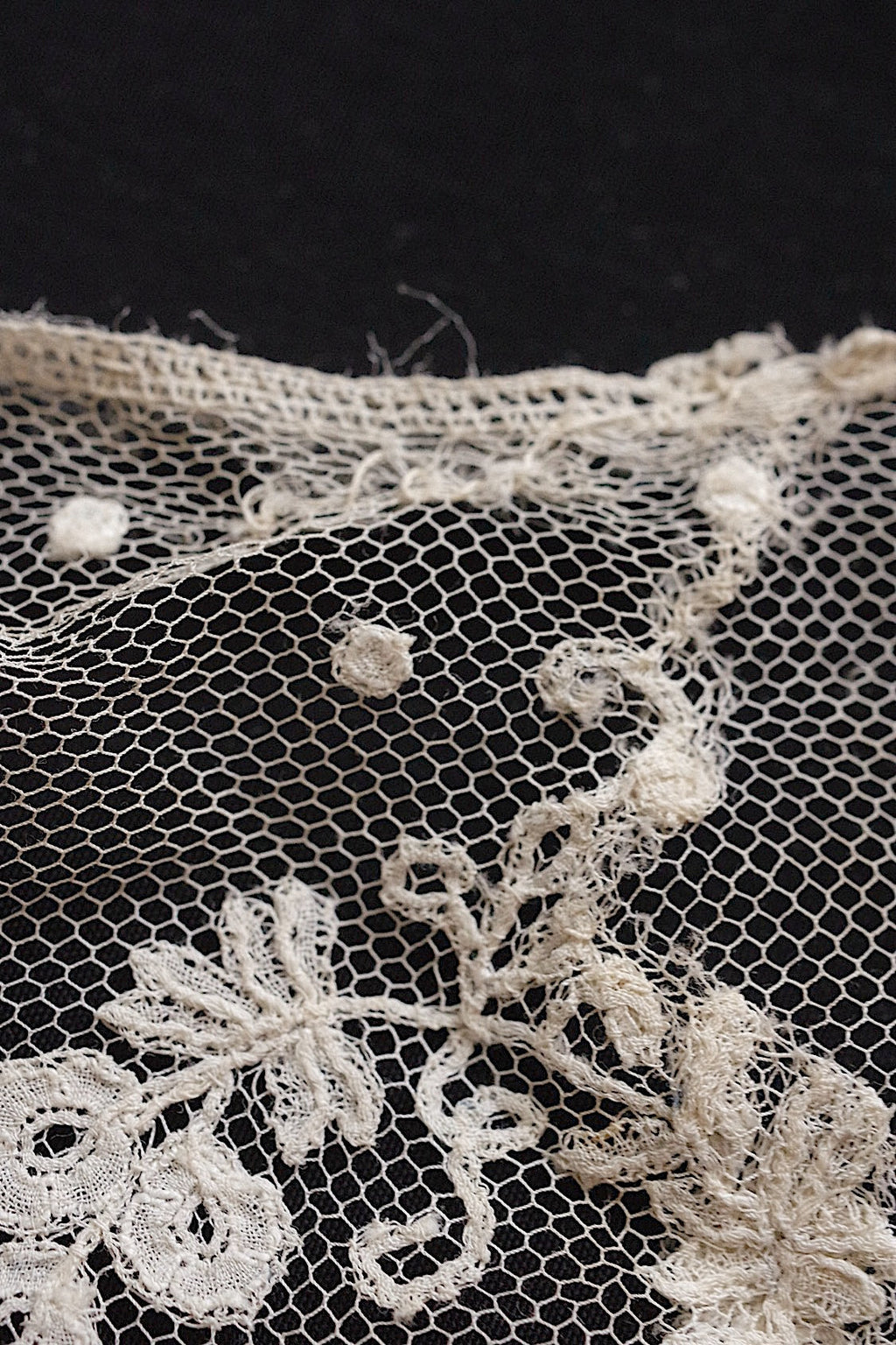 アンティークレース アプリカッションアングレテール/dentelle ancienne/antique lace .FR a l'epoque