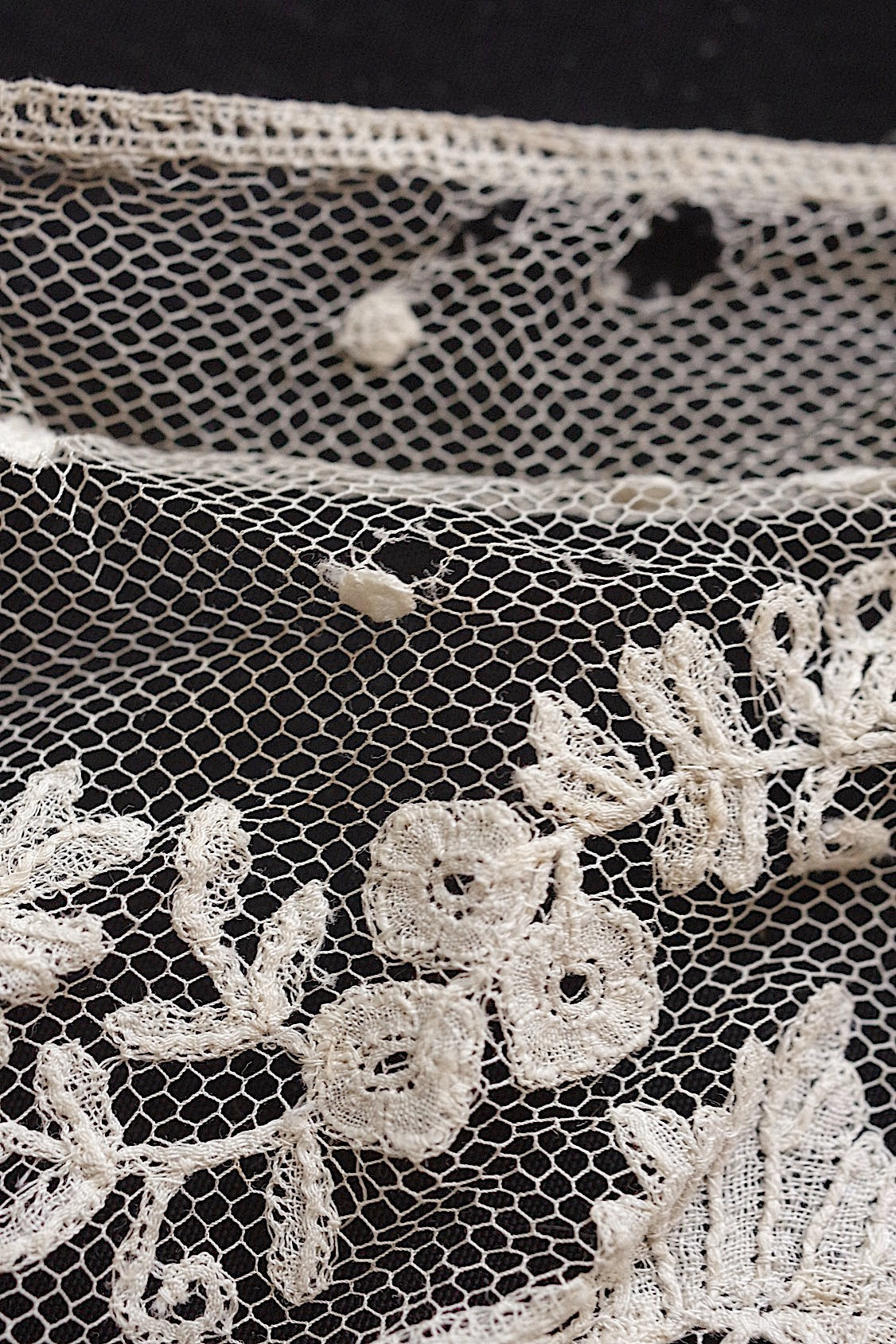 アンティークレース アプリカッションアングレテール/dentelle ancienne/antique lace .FR a l'epoque