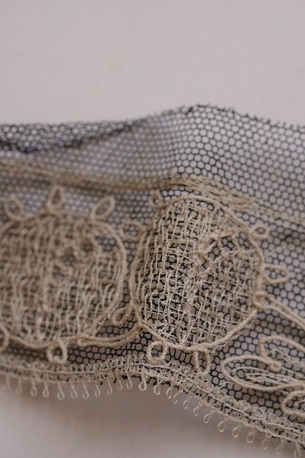 アンティークレース 黒チュール/dentelle ancienne/antique lace .FR a l'epoque