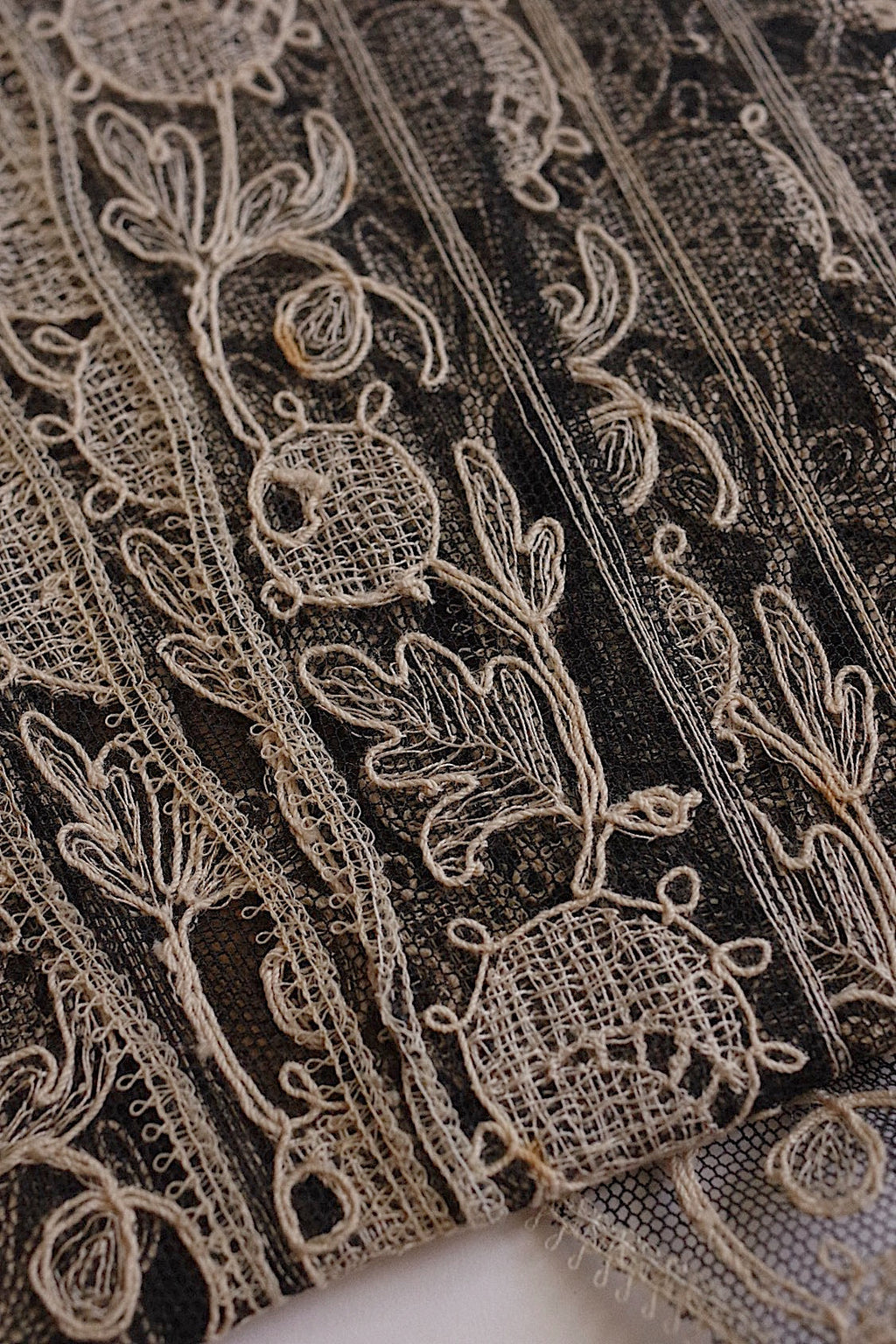 アンティークレース 黒チュール/dentelle ancienne/antique lace .FR a l'epoque