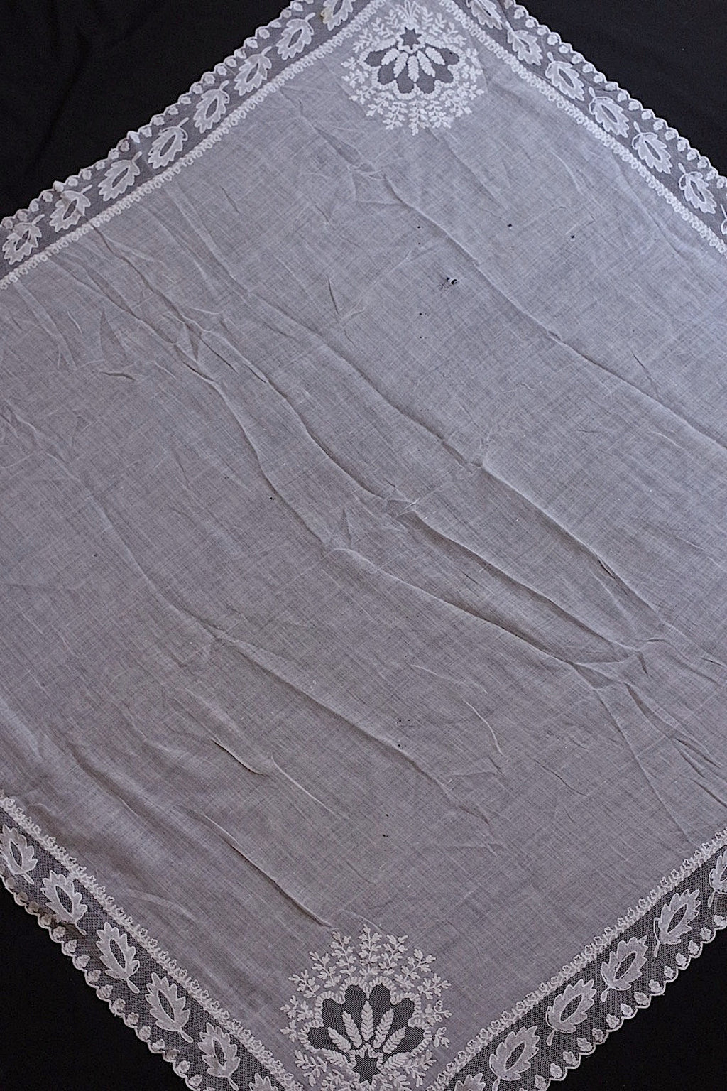 アンティーク刺繍　fichu/dentelle ancienne/antique lace .FR a l'epoque