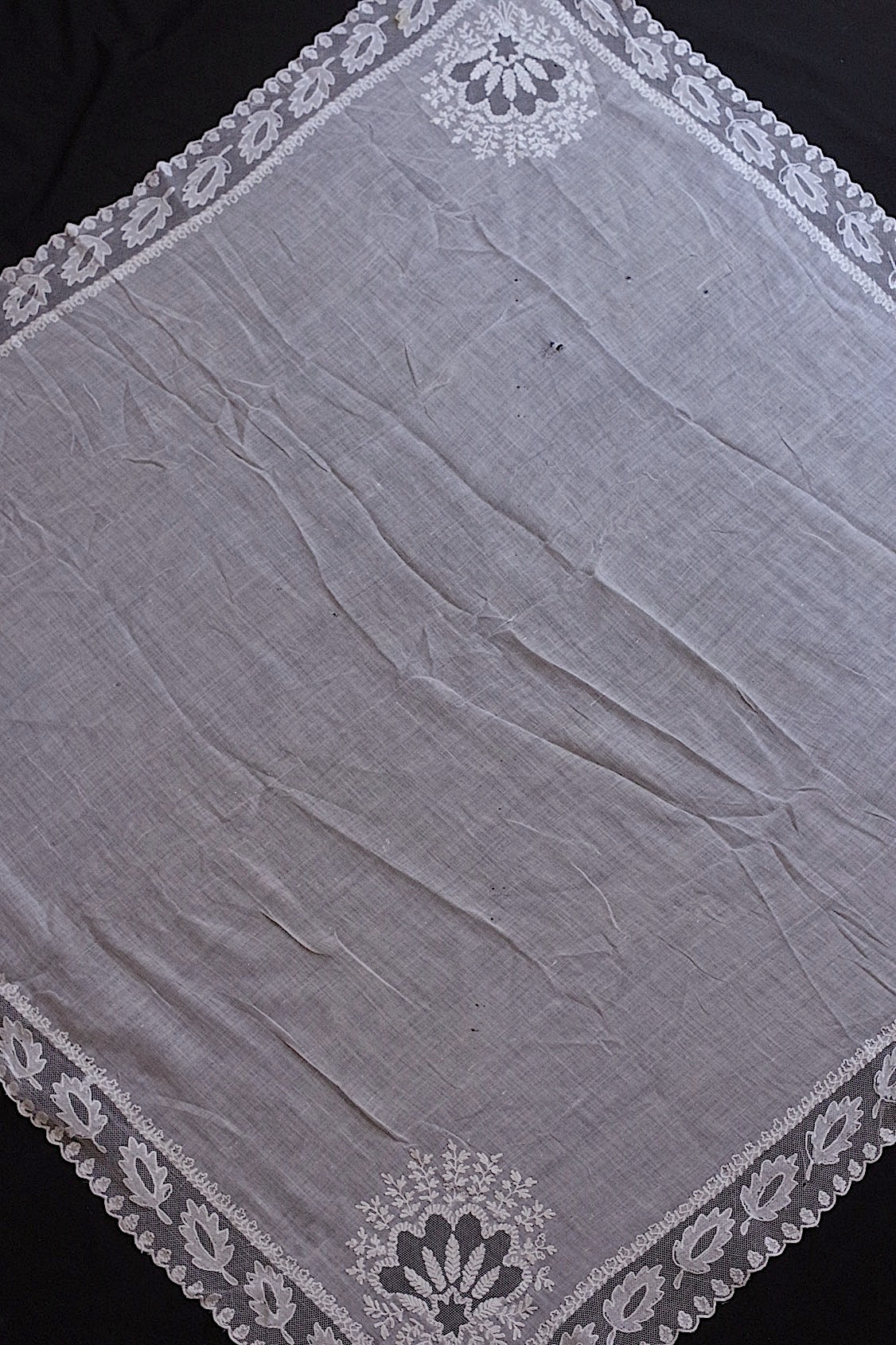 アンティーク刺繍　fichu/dentelle ancienne/antique lace .FR a l'epoque