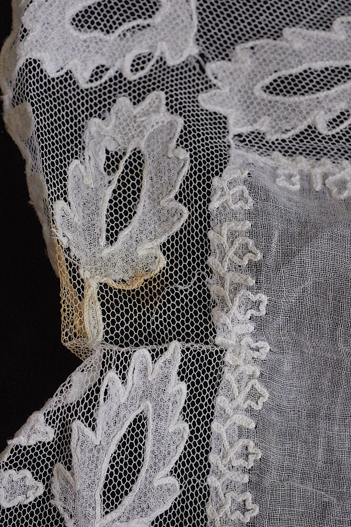 アンティーク刺繍　fichu/dentelle ancienne/antique lace .FR a l'epoque