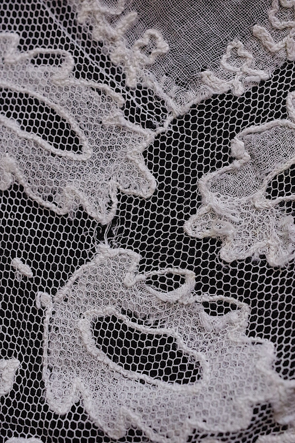 アンティーク刺繍　fichu/dentelle ancienne/antique lace .FR a l'epoque