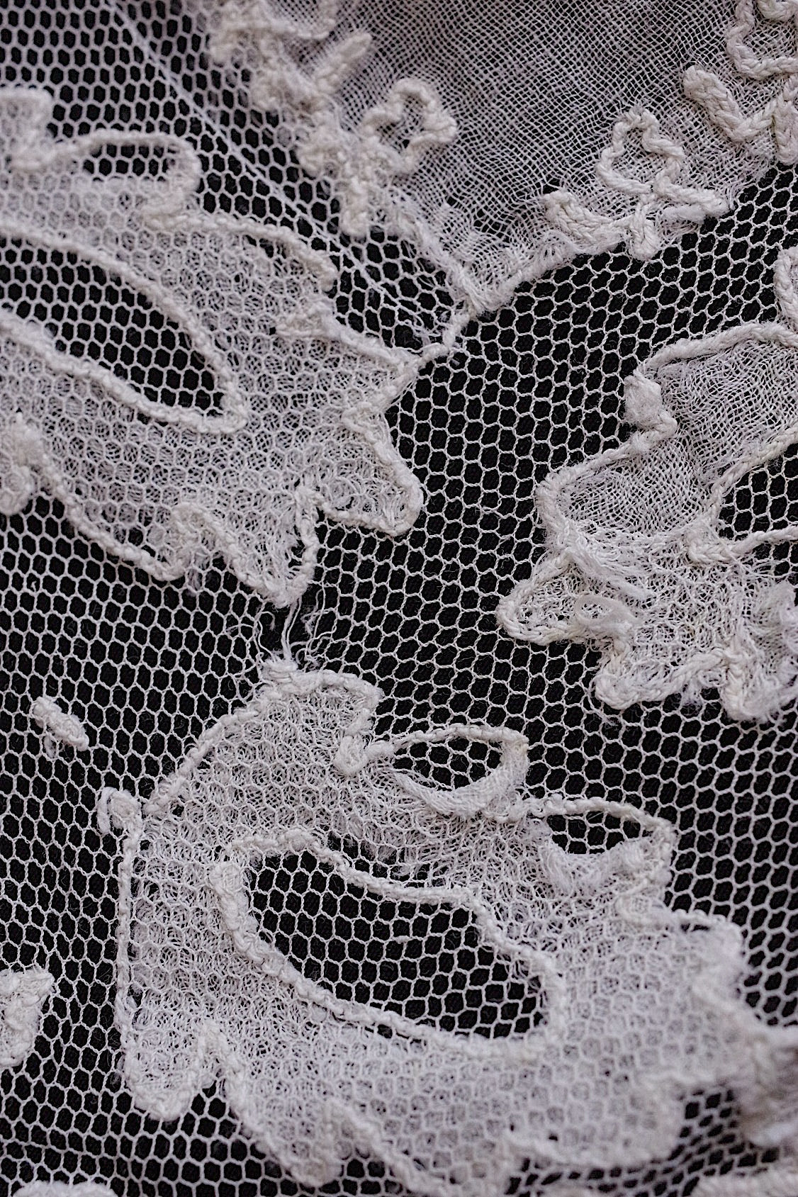 アンティーク刺繍　fichu/dentelle ancienne/antique lace .FR a l'epoque