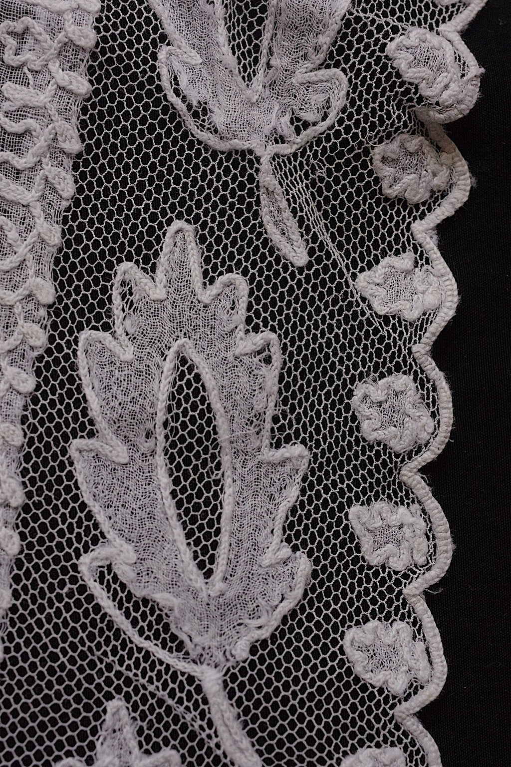 アンティーク刺繍　fichu/dentelle ancienne/antique lace .FR a l'epoque