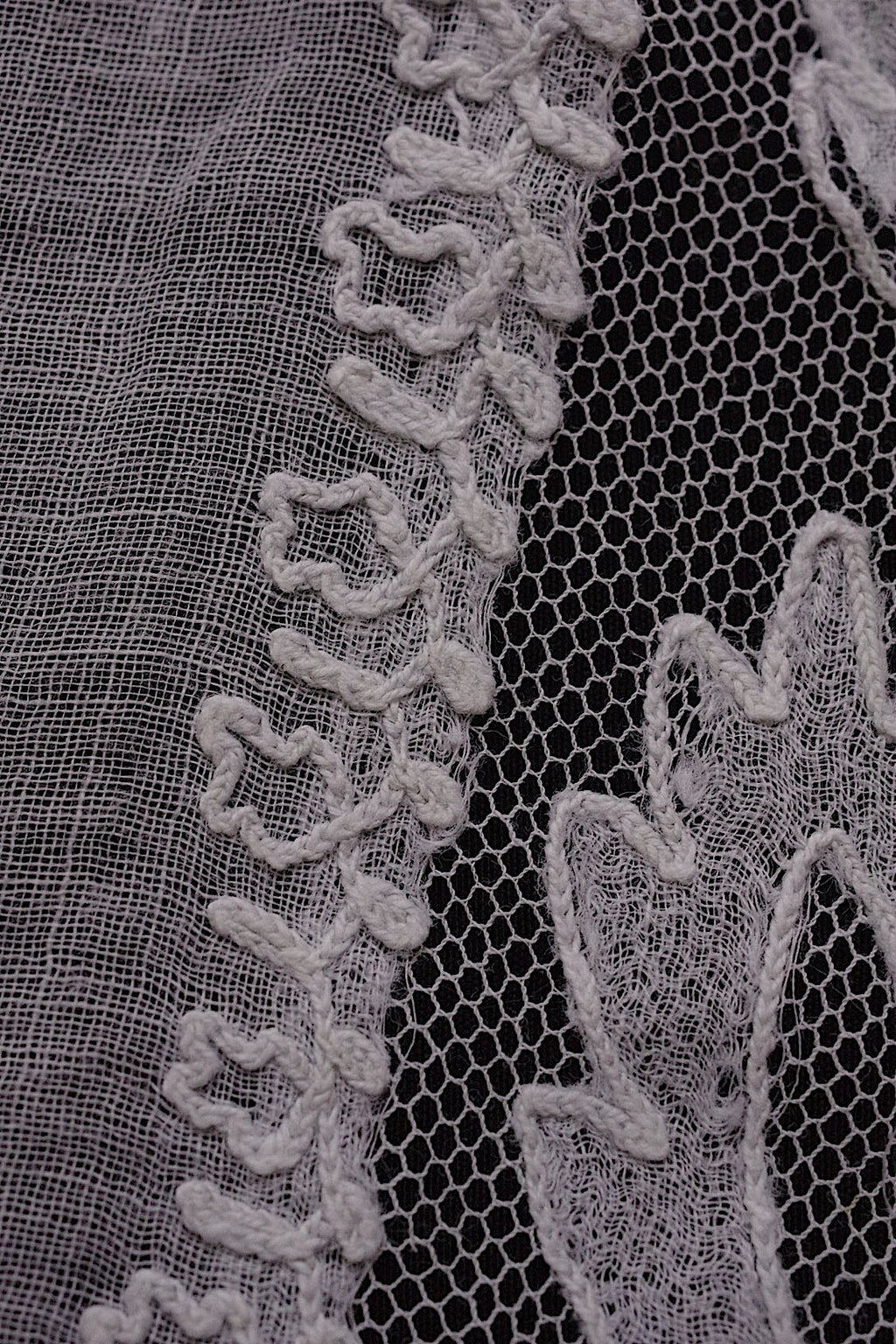 アンティーク刺繍　fichu/dentelle ancienne/antique lace .FR a l'epoque