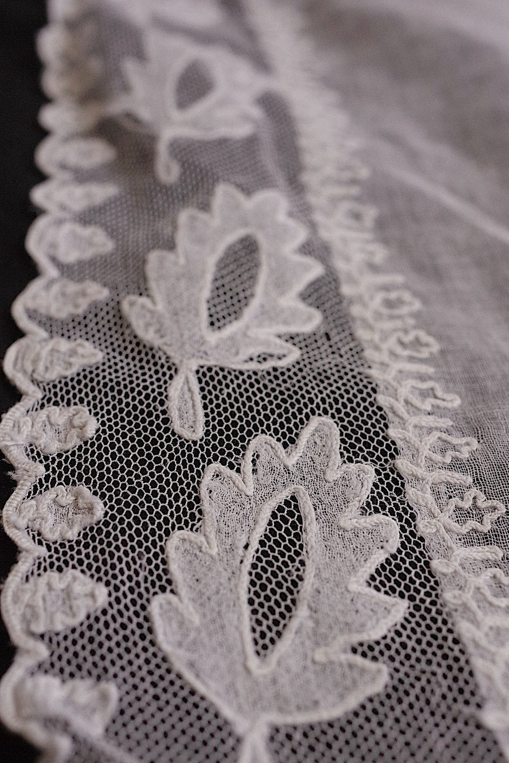 アンティーク刺繍　fichu/dentelle ancienne/antique lace .FR a l'epoque
