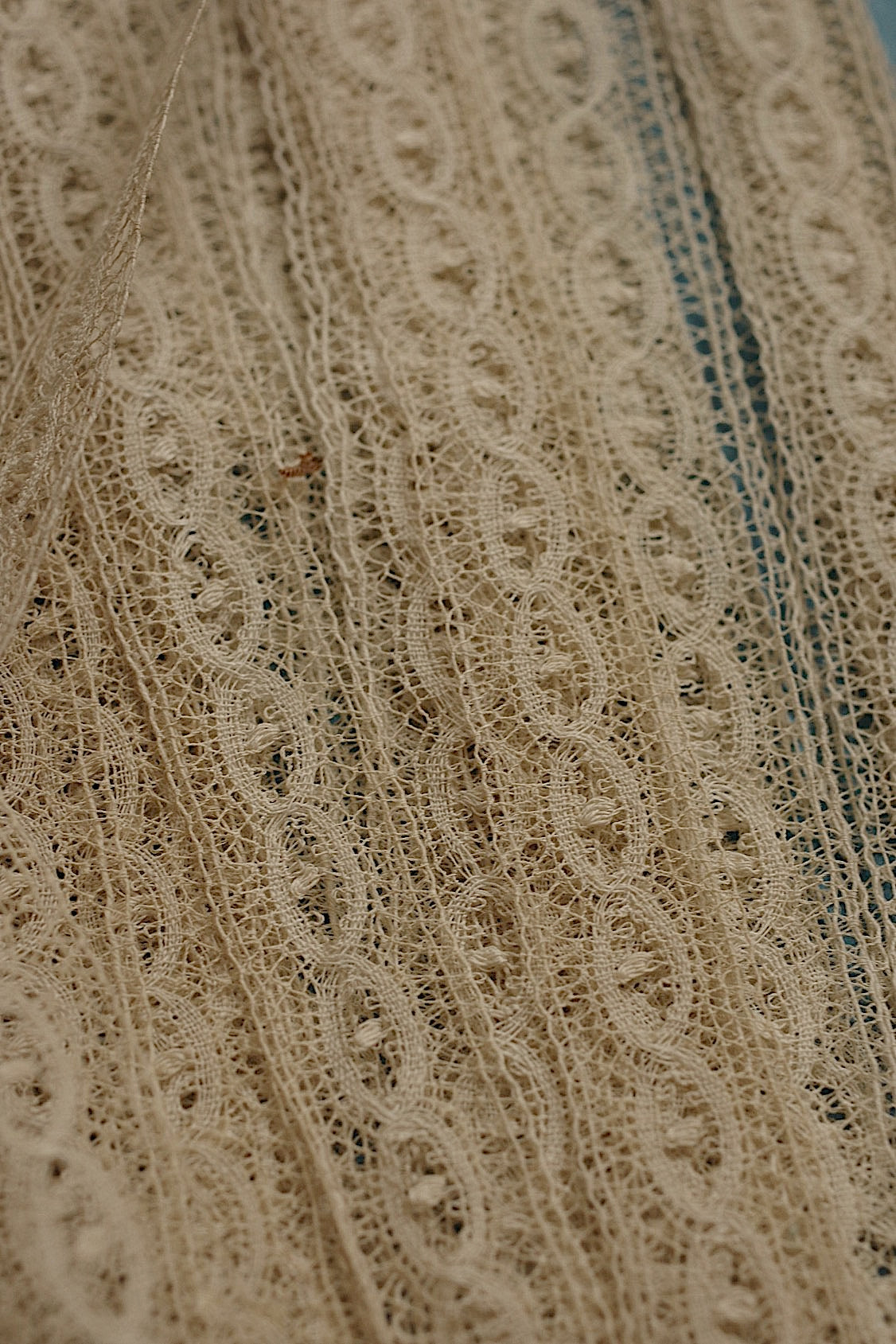 アンティークレース1890cm/dentelle ancienne/antique lace .FR a l'epoque