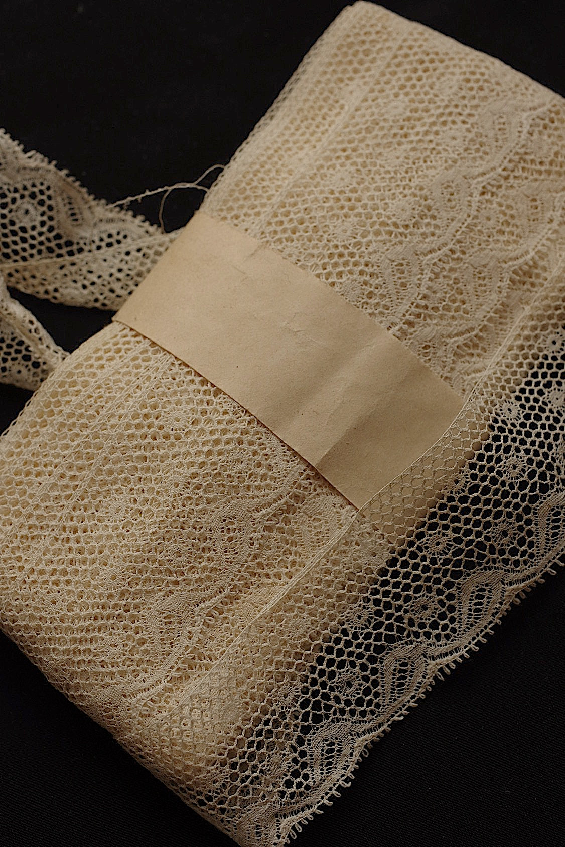 アンティークレース/dentelle ancienne/antique lace .FR a l'epoque