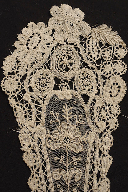 アンティークレースモチーフ/dentelle ancienne/antique lace .FR a l'epoque