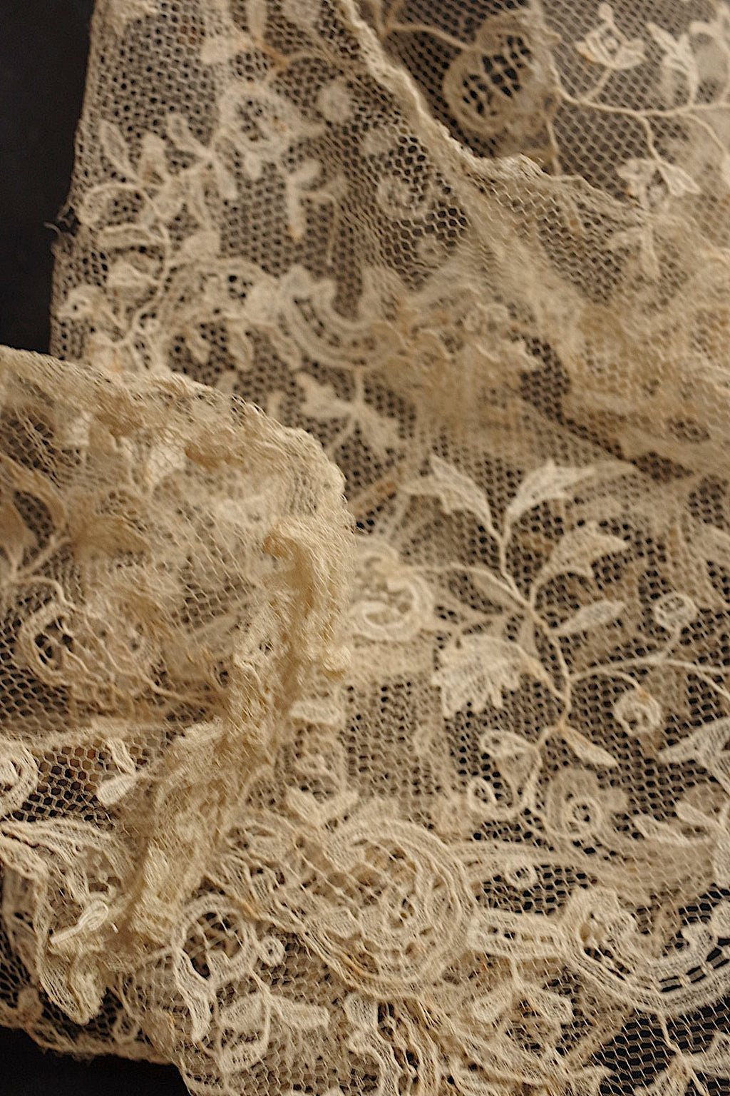 アンティークレースアプリカッションブリュクセル/dentelle ancienne/antique lace .FR a l'epoque