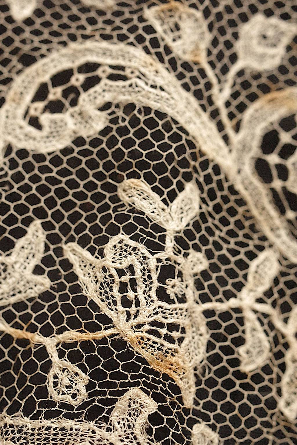 アンティークレースアプリカッションブリュクセル/dentelle ancienne/antique lace .FR a l'epoque