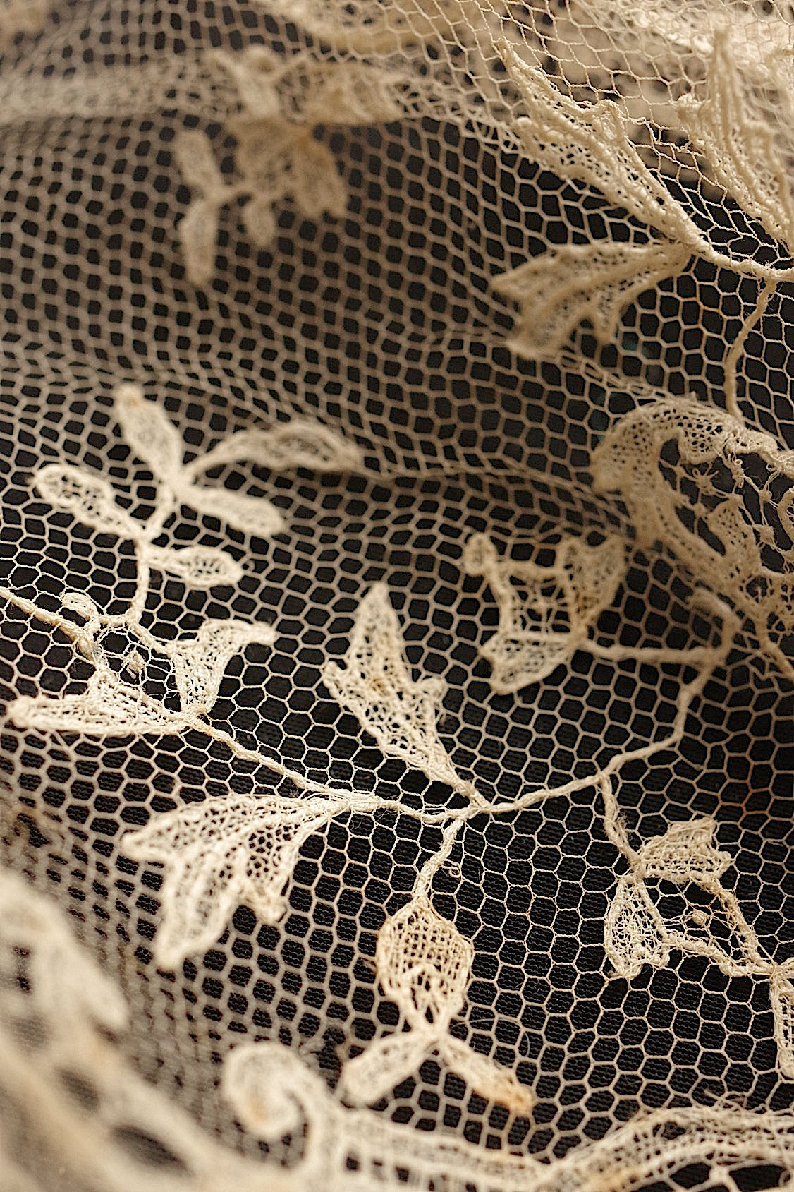 アンティークレースアプリカッションブリュクセル/dentelle ancienne/antique lace .FR a l'epoque