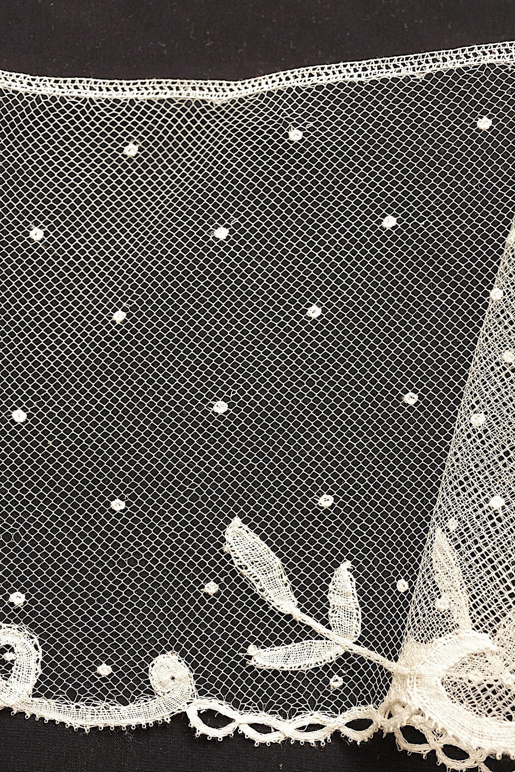 アンティークレースアプリカッションアングレテール/dentelle ancienne/antique lace .FR a l'epoque