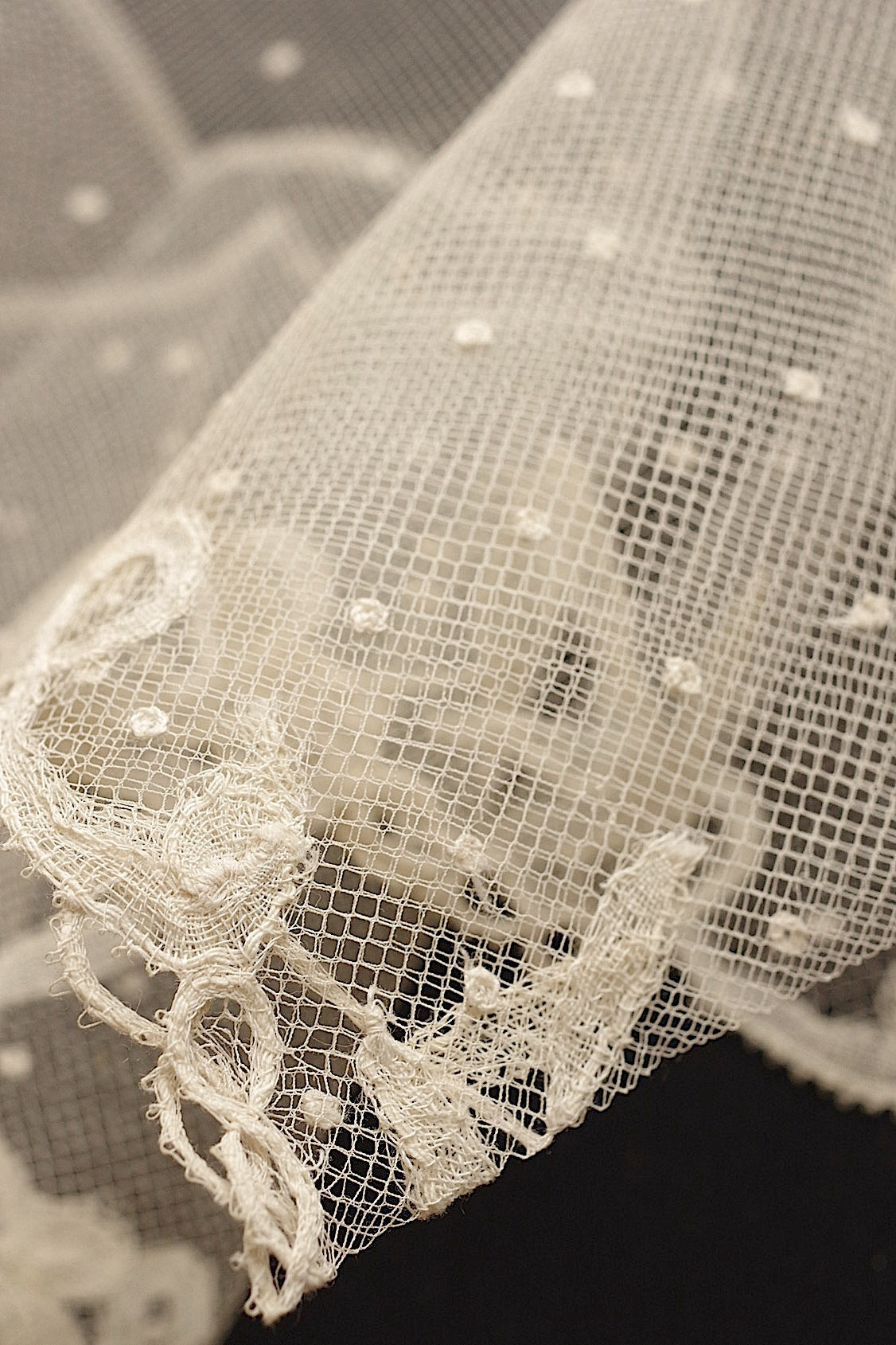 アンティークレースアプリカッションアングレテール/dentelle ancienne/antique lace .FR a l'epoque