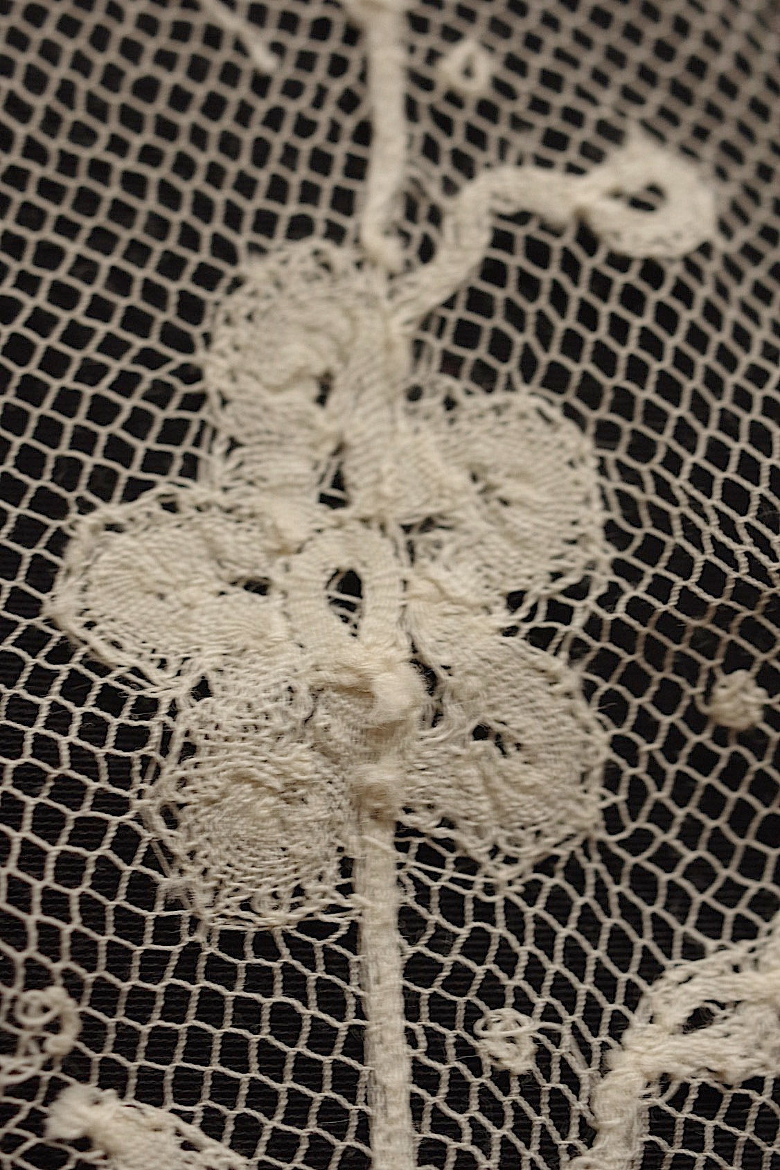 アンティークレースアプリカッションアングレテール/dentelle ancienne/antique lace .FR a l'epoque