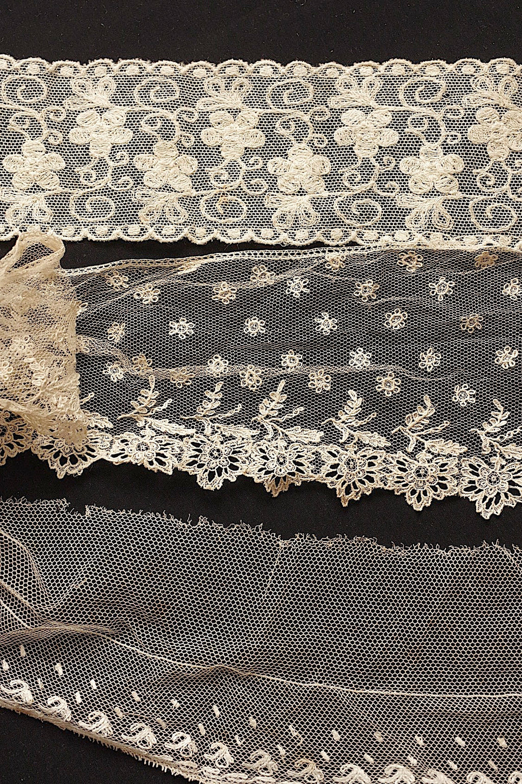 アンティークレース３種/dentelle ancienne/antique lace .FR a l'epoque