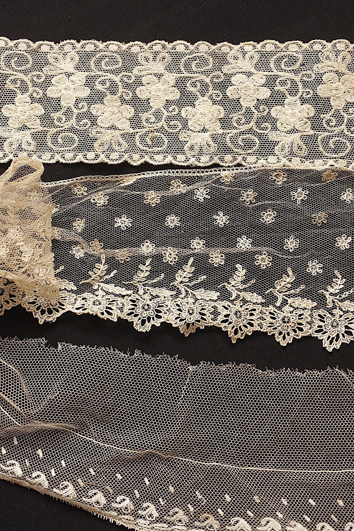 アンティークレース３種/dentelle ancienne/antique lace .FR a l'epoque