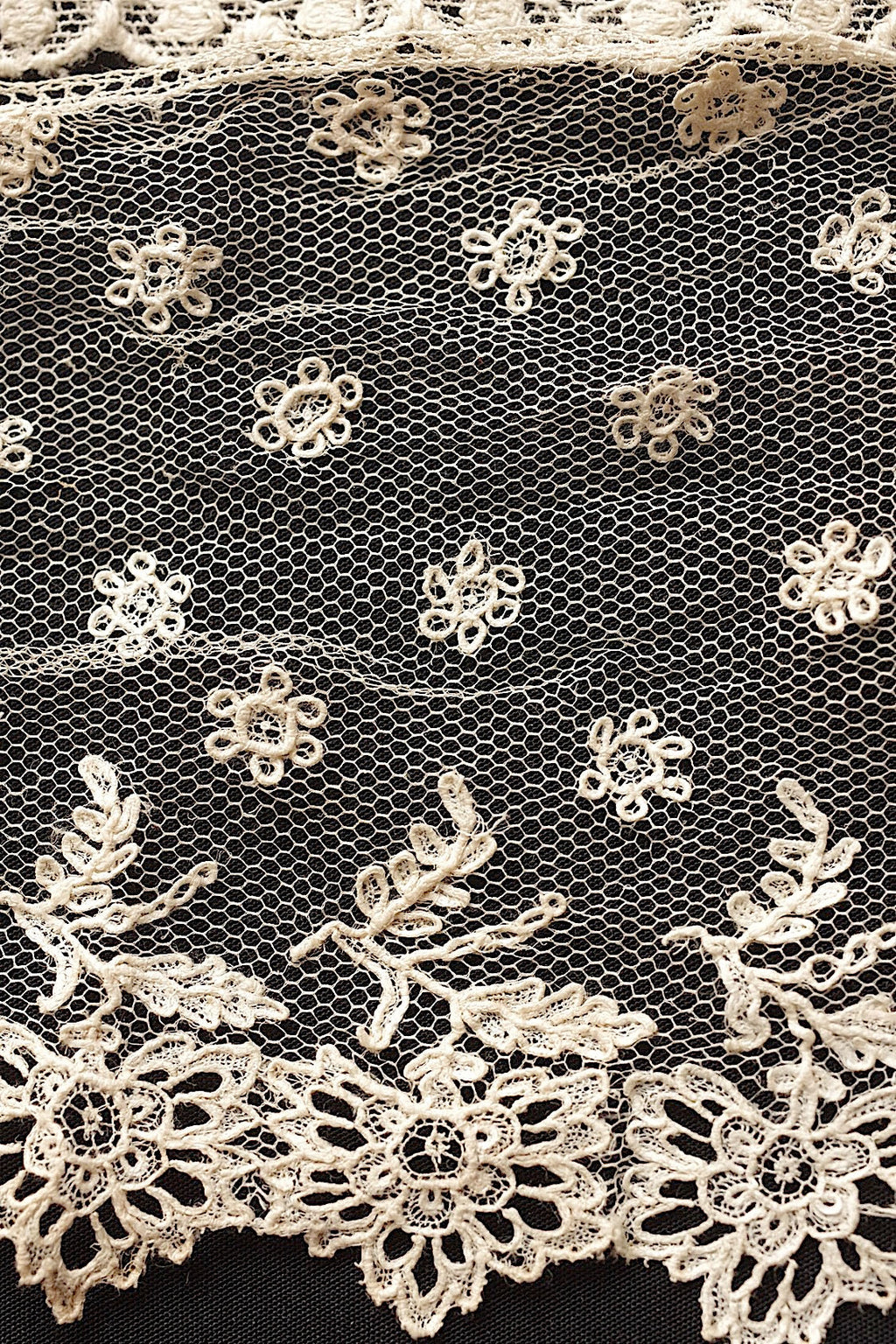 アンティークレース３種/dentelle ancienne/antique lace .FR a l'epoque