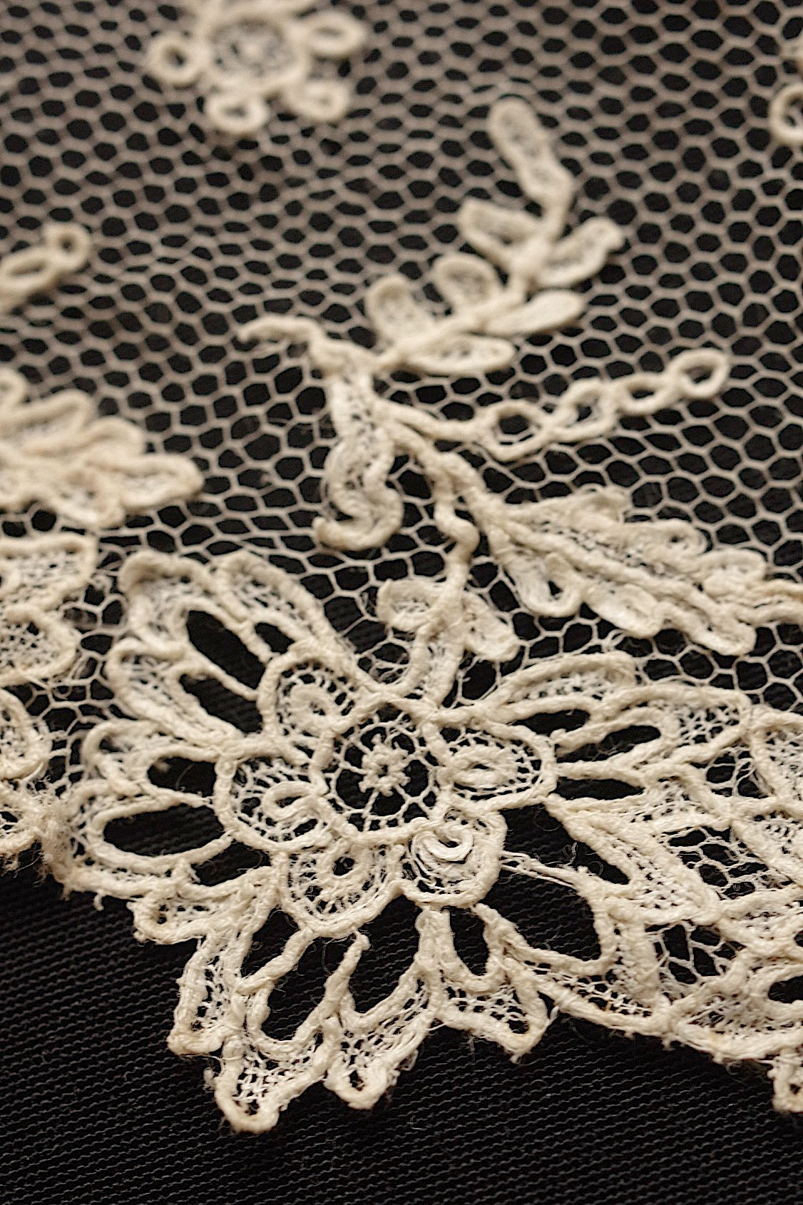アンティークレース３種/dentelle ancienne/antique lace .FR a l'epoque
