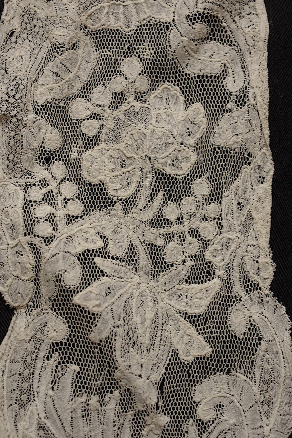 アンティークレース2種/dentelle ancienne/antique lace .FR a l'epoque