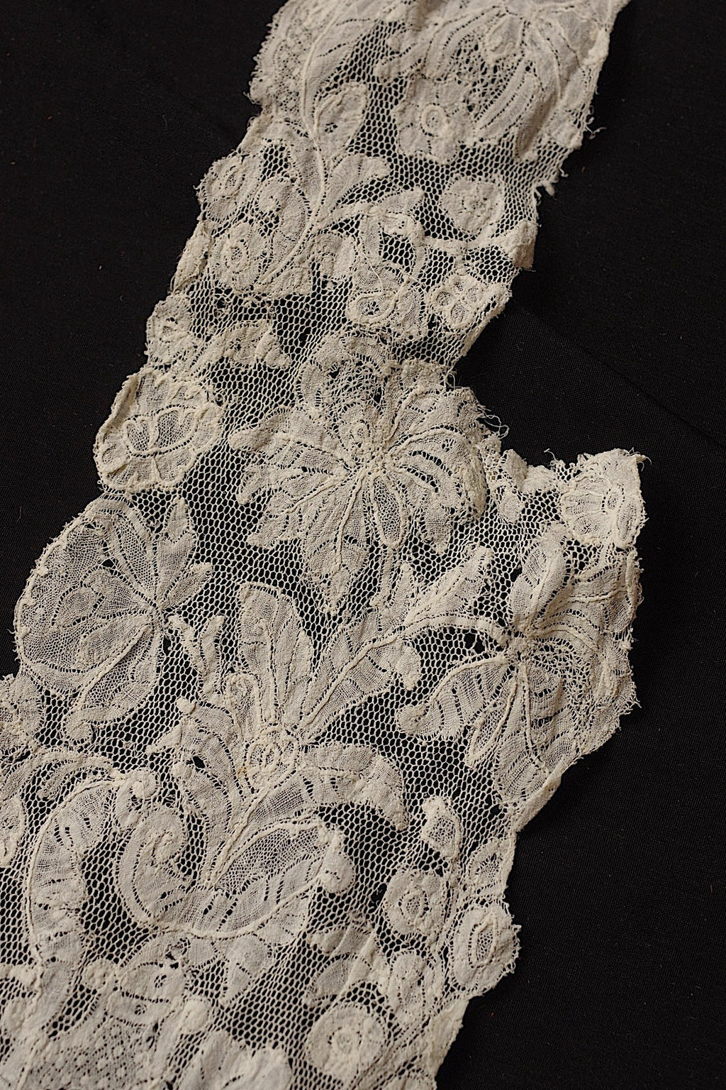 アンティークレース2種/dentelle ancienne/antique lace .FR a l'epoque