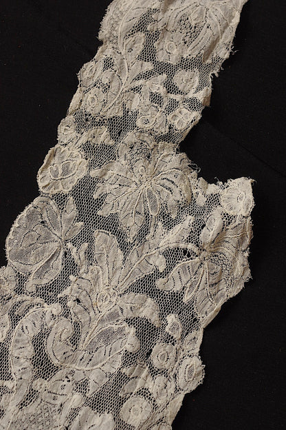 アンティークレース2種/dentelle ancienne/antique lace .FR a l'epoque