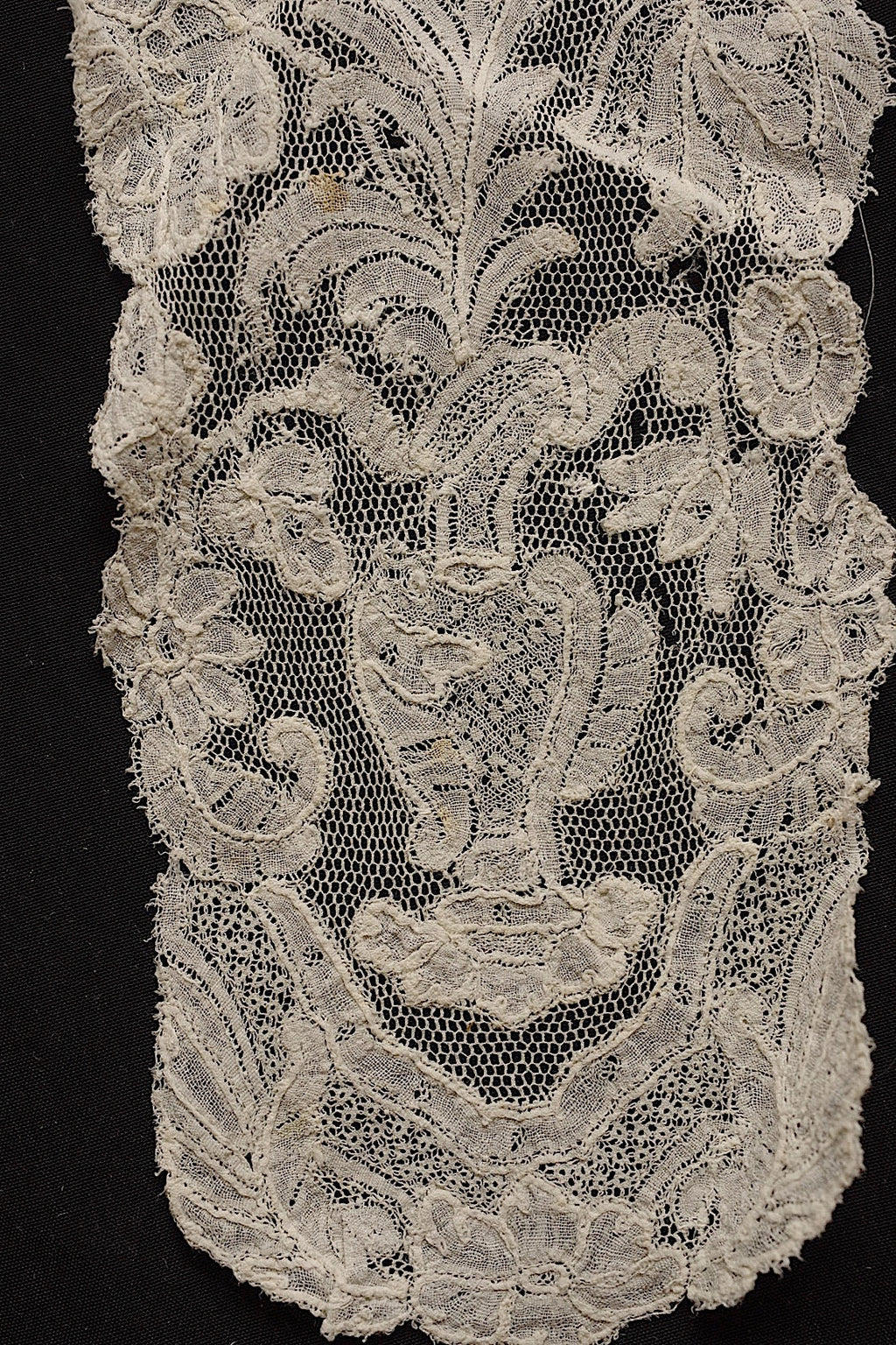 アンティークレース2種/dentelle ancienne/antique lace .FR a l'epoque
