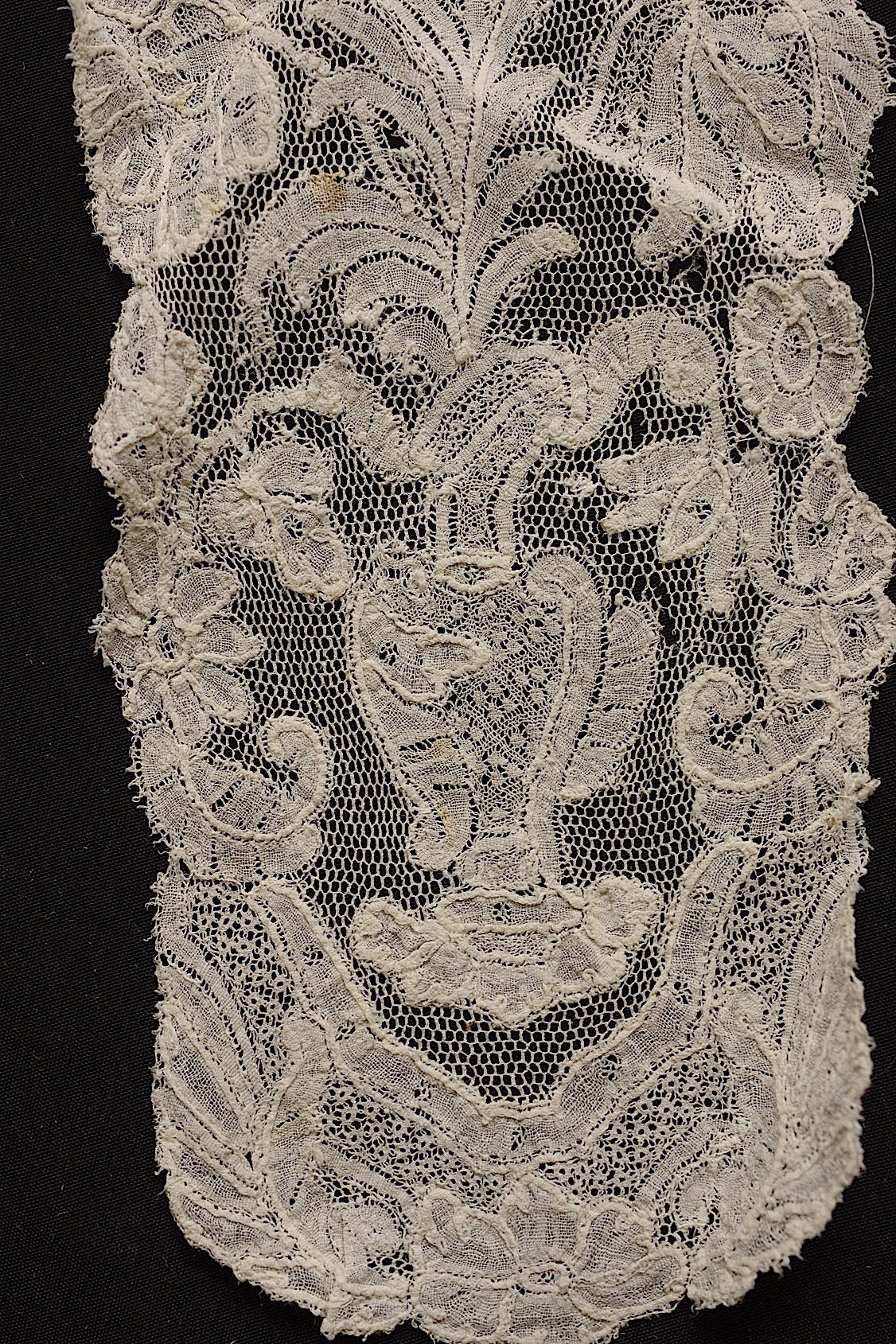 アンティークレース2種/dentelle ancienne/antique lace .FR a l'epoque