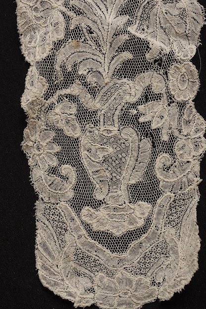 アンティークレース2種/dentelle ancienne/antique lace .FR a l'epoque