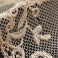 アンティークレースアプリカッションアングレテール/dentelle ancienne/antique lace .FR a l'epoque
