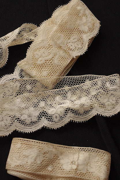 アンティークレース2種/dentelle ancienne/antique lace .FR a l'epoque
