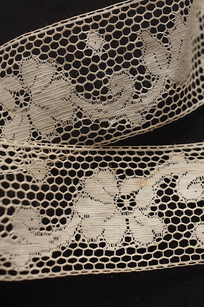 アンティークレース2種/dentelle ancienne/antique lace .FR a l'epoque