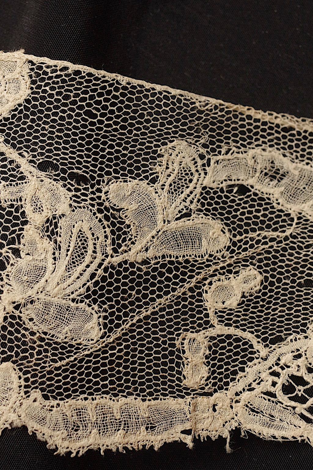アンティークレース2種/dentelle ancienne/antique lace .FR a l'epoque