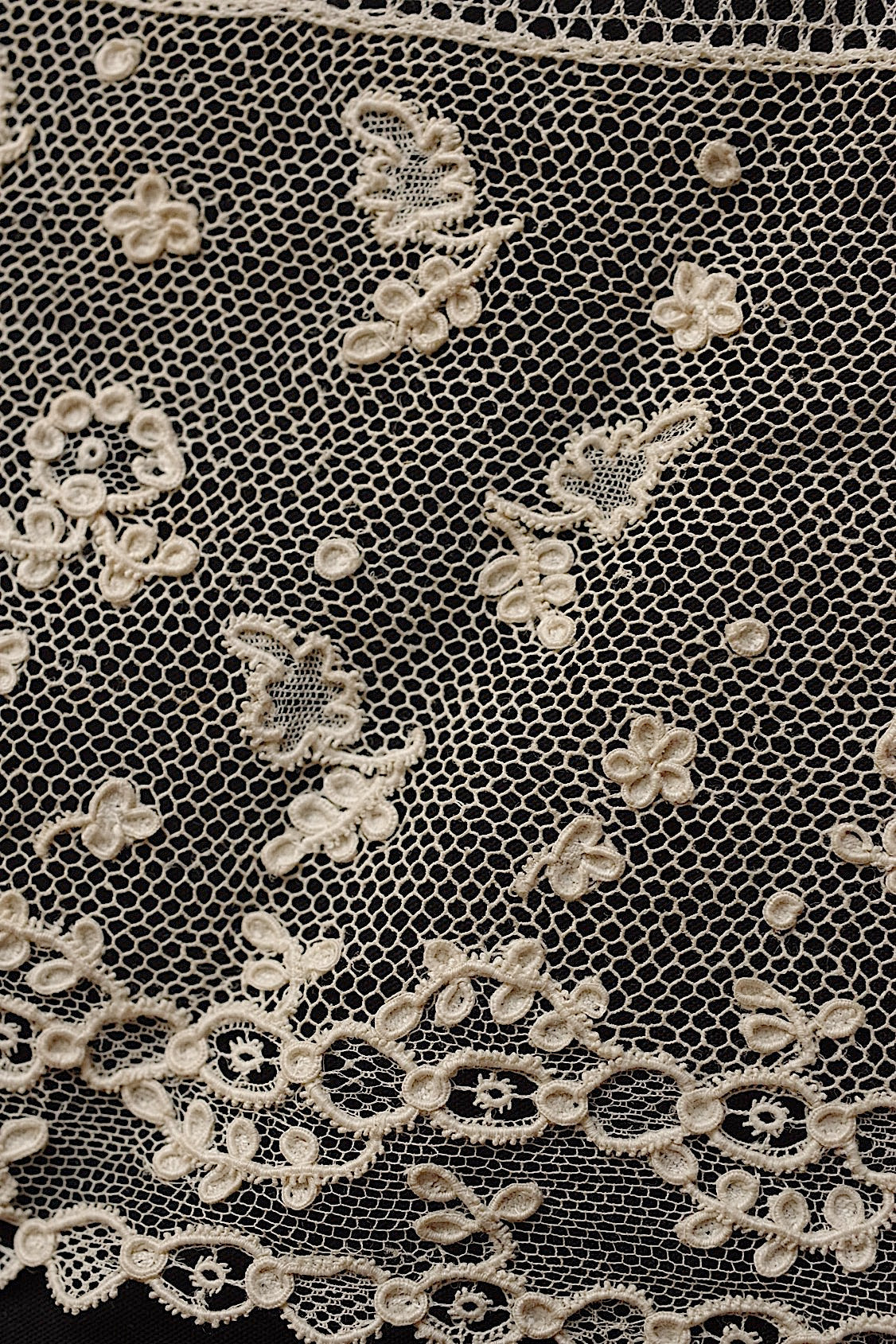 アンティークレースアランソン/dentelle ancienne/antique lace .FR a l'epoque