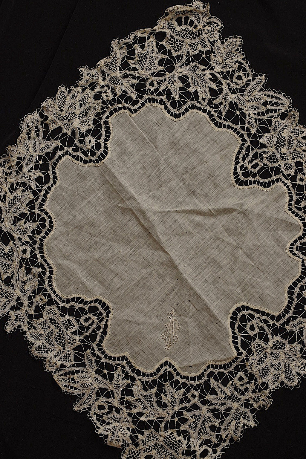 アンティークレースハンカチlot/dentelle ancienne/antique lace .FR a l'epoque