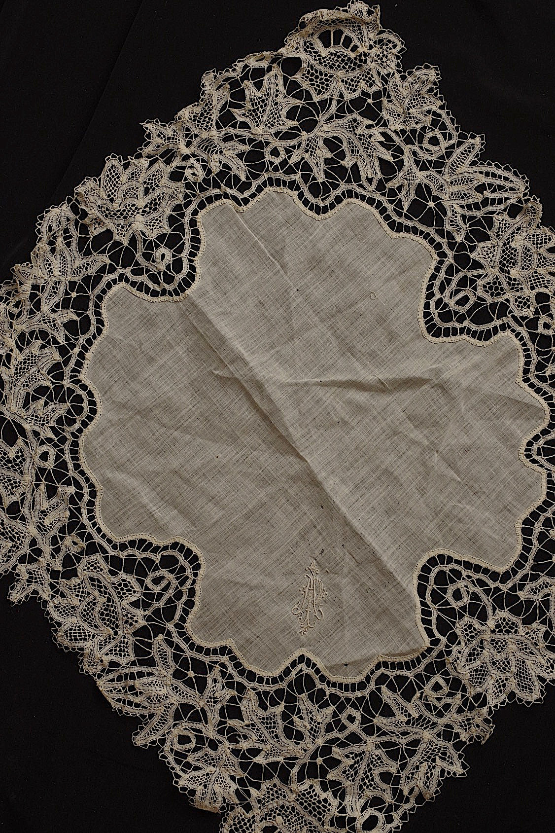 アンティークレースハンカチlot/dentelle ancienne/antique lace .FR a l'epoque