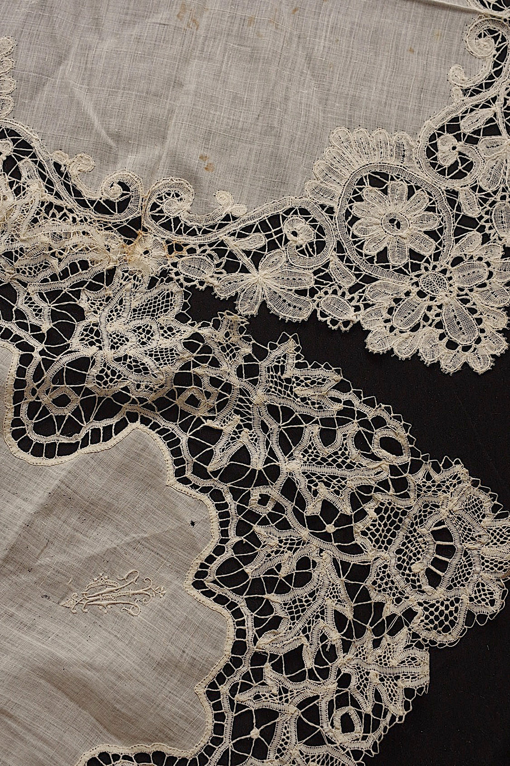 アンティークレースハンカチlot/dentelle ancienne/antique lace .FR a l'epoque