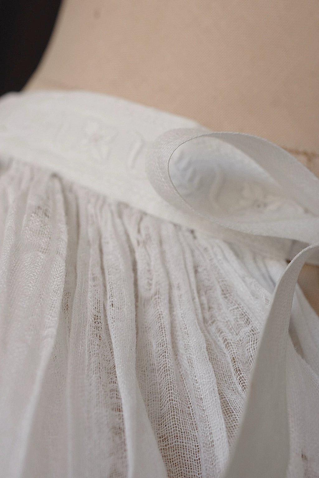 アンティーク教会チュニック3/aube antique/church tunic .FR a l'epoque