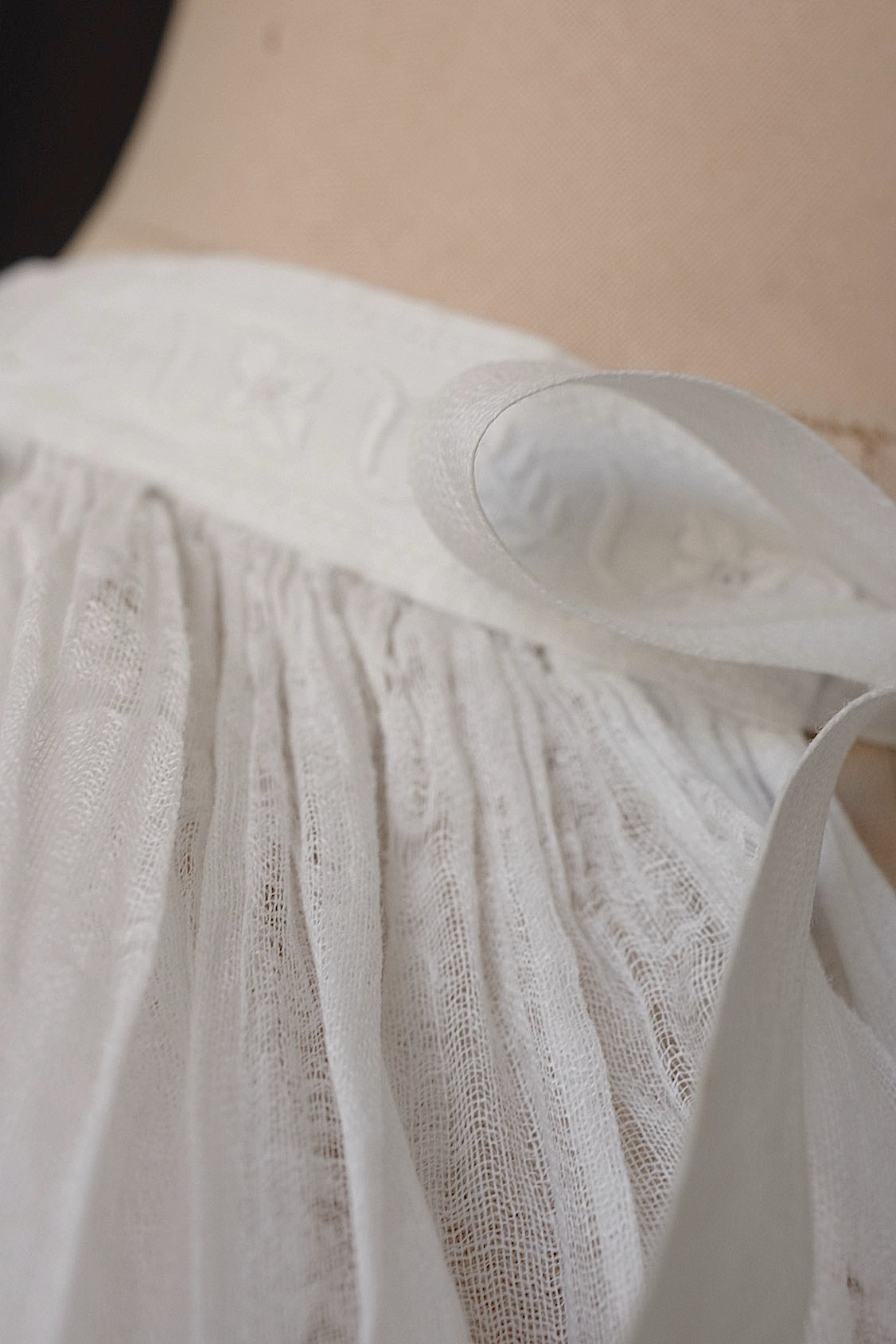 アンティーク教会チュニック3/aube antique/church tunic .FR a l'epoque