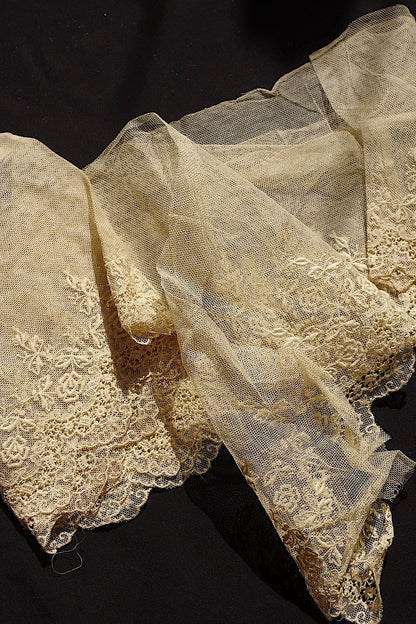 アンティークレース210cm/dentelle ancienne/antique lace .FR a l'epoque