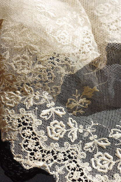 アンティークレース210cm/dentelle ancienne/antique lace .FR a l'epoque