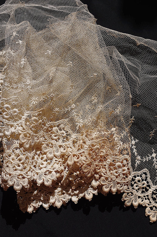 アンティークレース205cm/dentelle ancienne/antique lace .FR a l'epoque