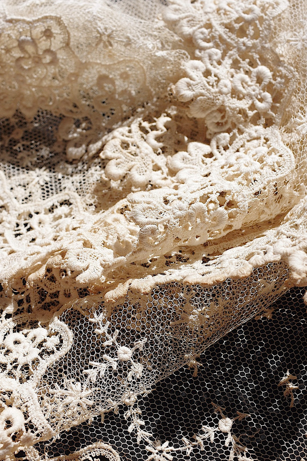 アンティークレース205cm/dentelle ancienne/antique lace .FR a l'epoque