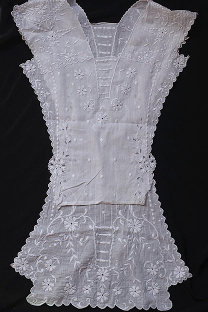 アンティークレース刺繍プラストロン/dentelle ancienne/antique lace .FR a l'epoque