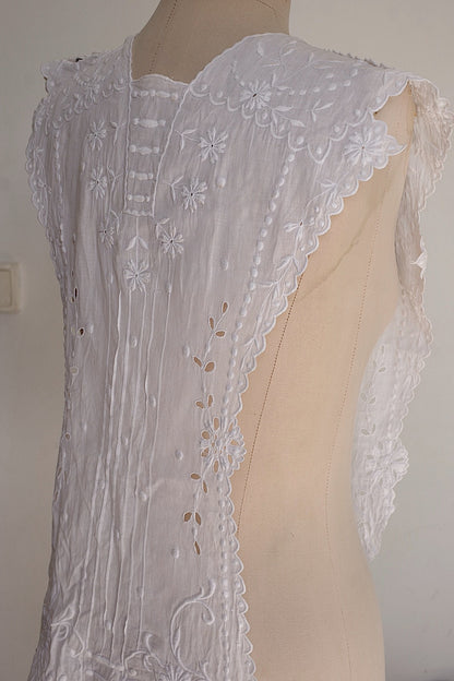 アンティークレース刺繍プラストロン/dentelle ancienne/antique lace .FR a l'epoque