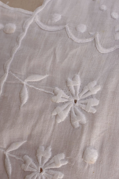 アンティークレース刺繍プラストロン/dentelle ancienne/antique lace .FR a l'epoque