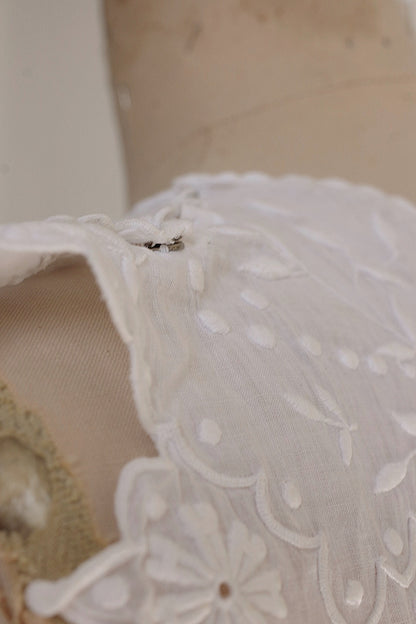 アンティークレース刺繍プラストロン/dentelle ancienne/antique lace .FR a l'epoque